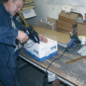 Limpistol HB195. Lille og handy. Anvender 12mm limstænger.